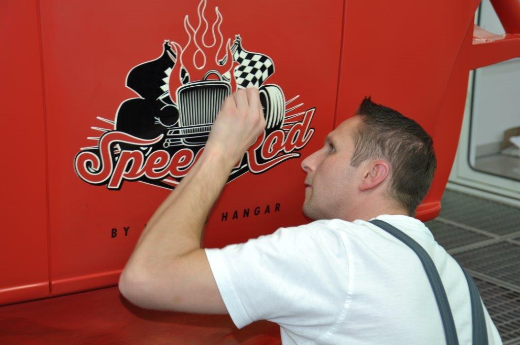 Jörg Sandner vom Technischen Service Spies Hecker bei den Feinarbeiten. SH_PR_07_2015_SpeedRod_11