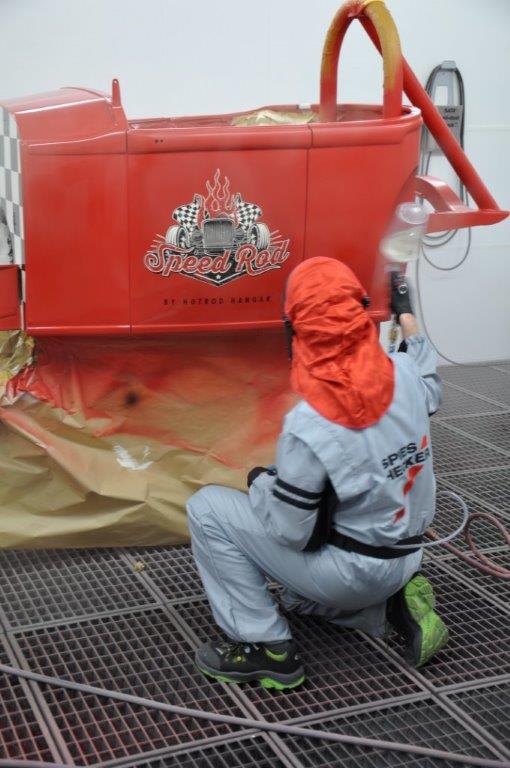 Wichtige Vorgaben für die Lackierung des Speed Rod waren tiefe Brillanz und Widerstandskraft. Daher wurde das Fahrzeug abschließend mit dem schnell trocknenden Permasolid HS Speed Klarlack 8800 lackiert. SH_PR_07_2015_SpeedRod_12